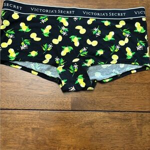Victoria's Secret Women’s Lemon Patterned panties. Boy short cut